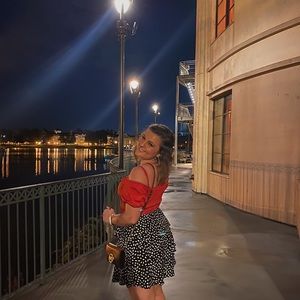 Meet your Posher, Chloé